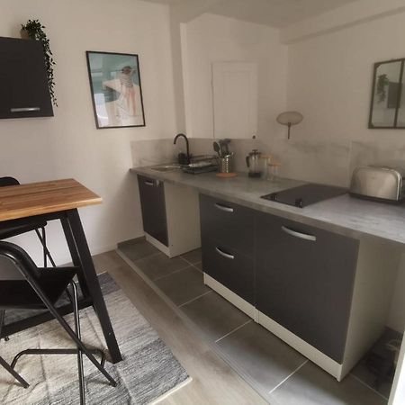 Studio Cosy Et Renove A 2 Pas Gare Reims Centre - Rue Appartement Buitenkant foto
