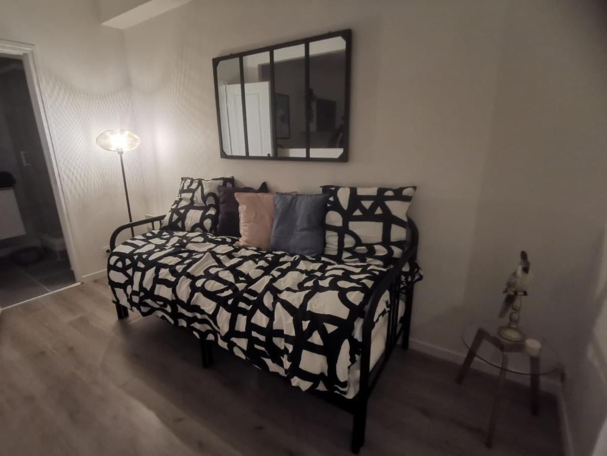 Studio Cosy Et Renove A 2 Pas Gare Reims Centre - Rue Appartement Buitenkant foto